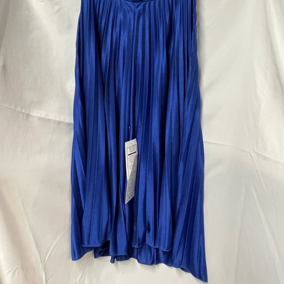 Cache Halter Dress - Picture 4 of 5